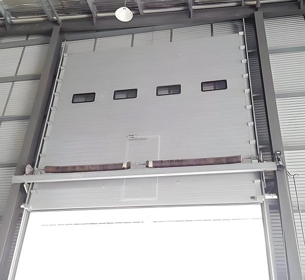 卓尼工业滑升门