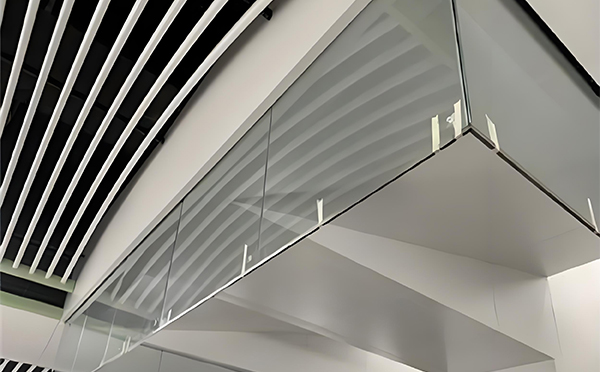 卓尼玻璃挡烟垂壁