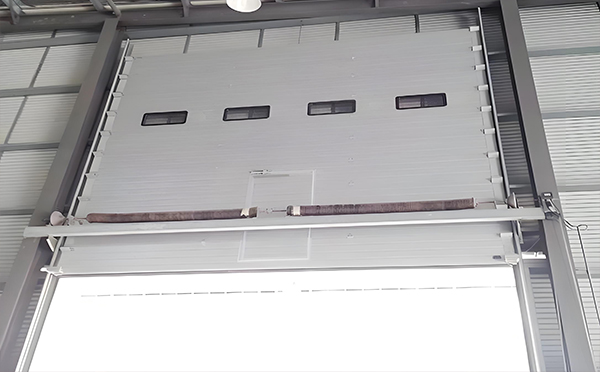 卓尼工业滑升门