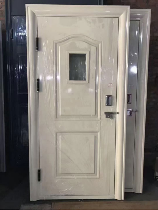 卓尼学校教室门