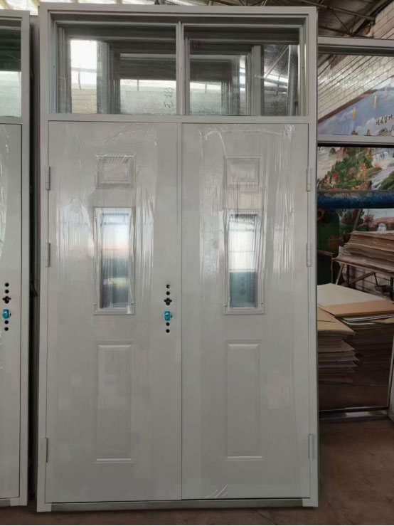 卓尼学校教室门