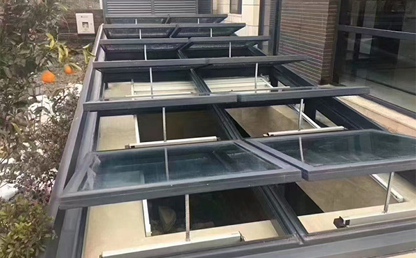 某轨道交通车辆维修车间卓尼排烟窗应用